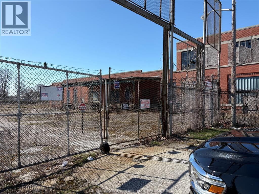 240 RALEIGH STREET photo 3