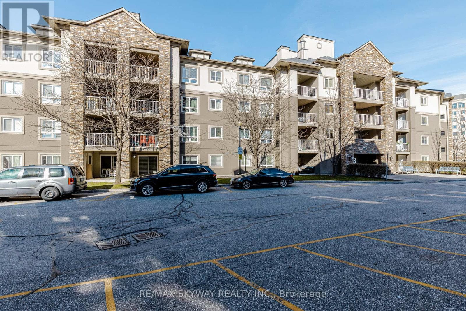 1403 - 8 DAYSPRING CIRCLE photo 2