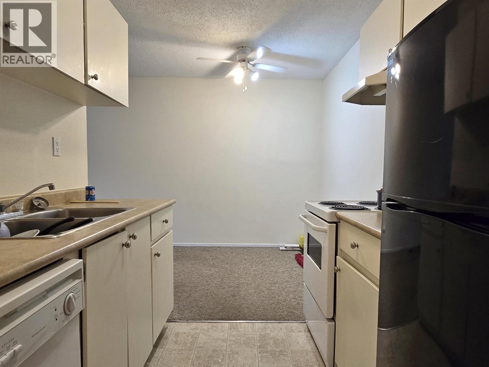 415 282 N BROADWAY AVENUE photo 4