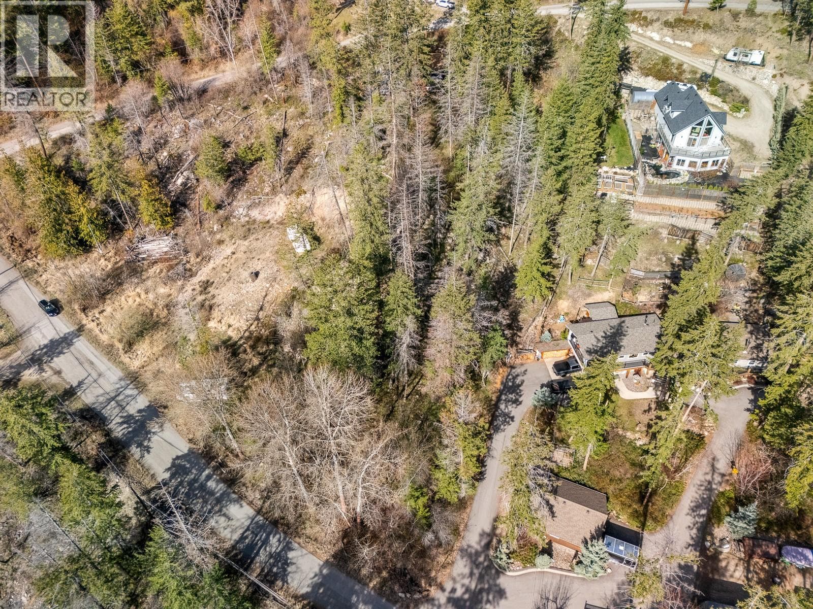 586 Moody Crescent photo 5