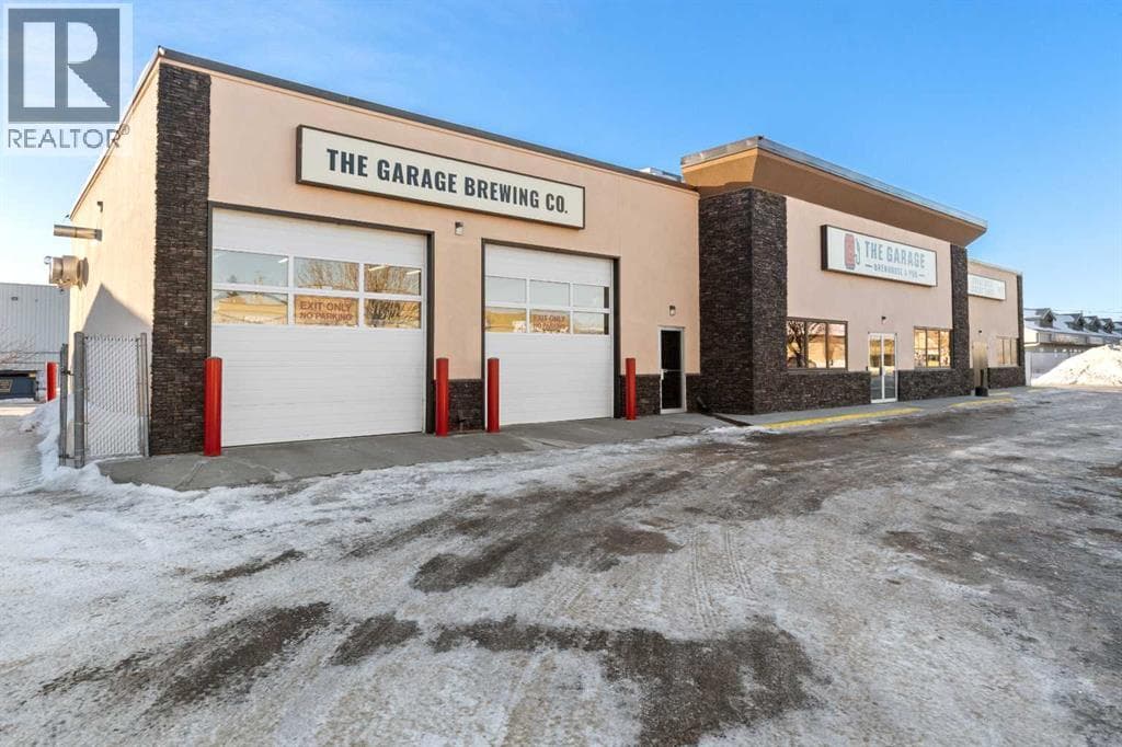 5015 50 Avenue photo 2