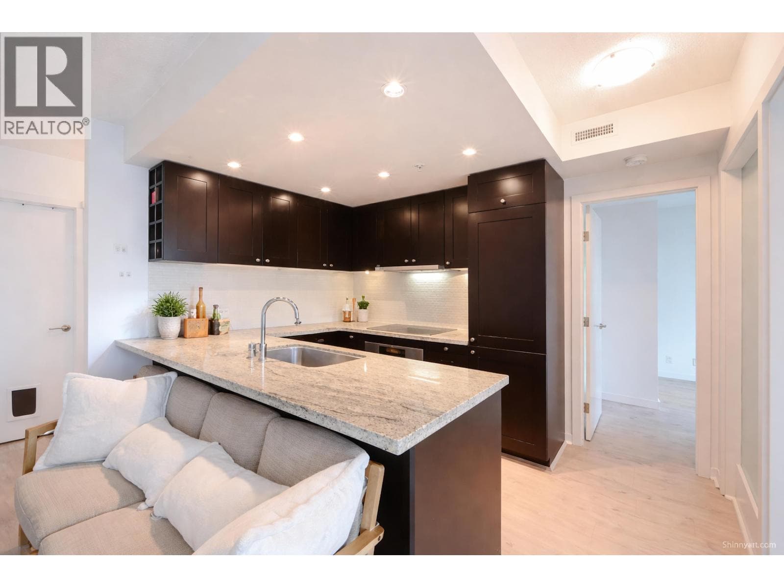 802 821 CAMBIE STREET photo 4