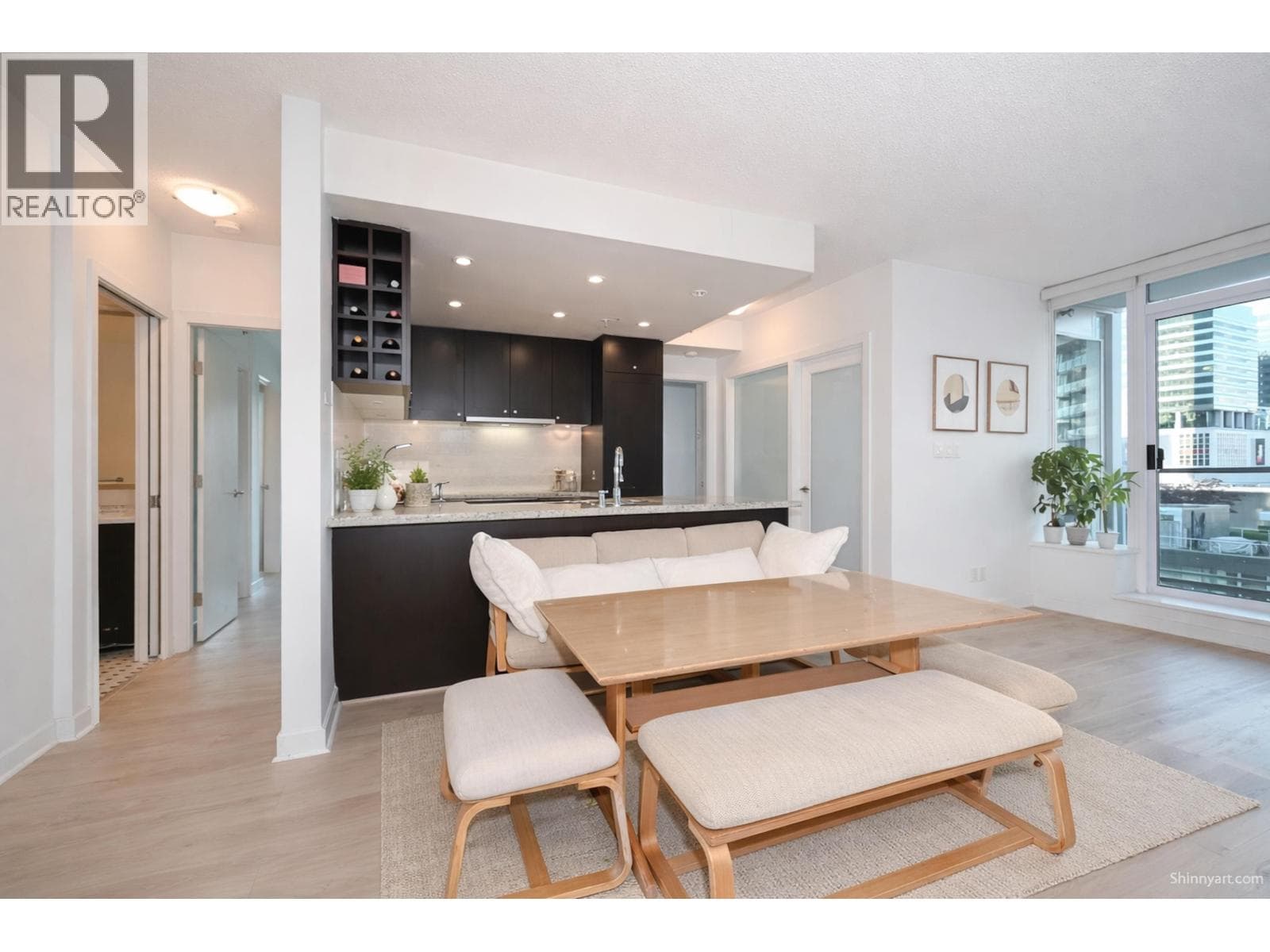 802 821 CAMBIE STREET photo 3