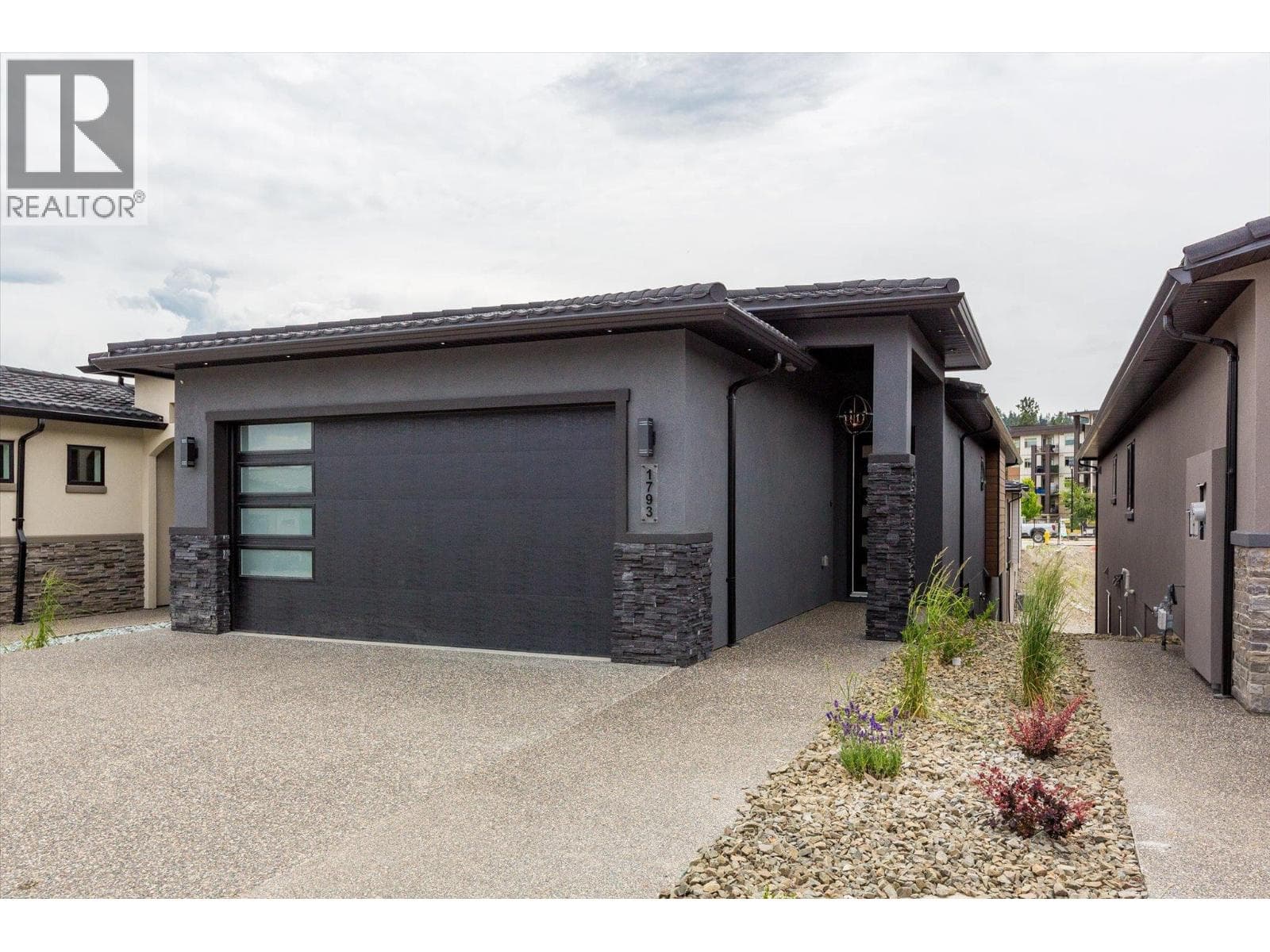 3 bed 4 bath single family at 1793 Viewpoint Drive — $925,000