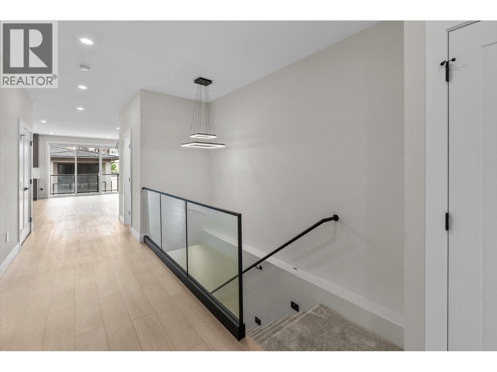 1793 Viewpoint Drive photo 4
