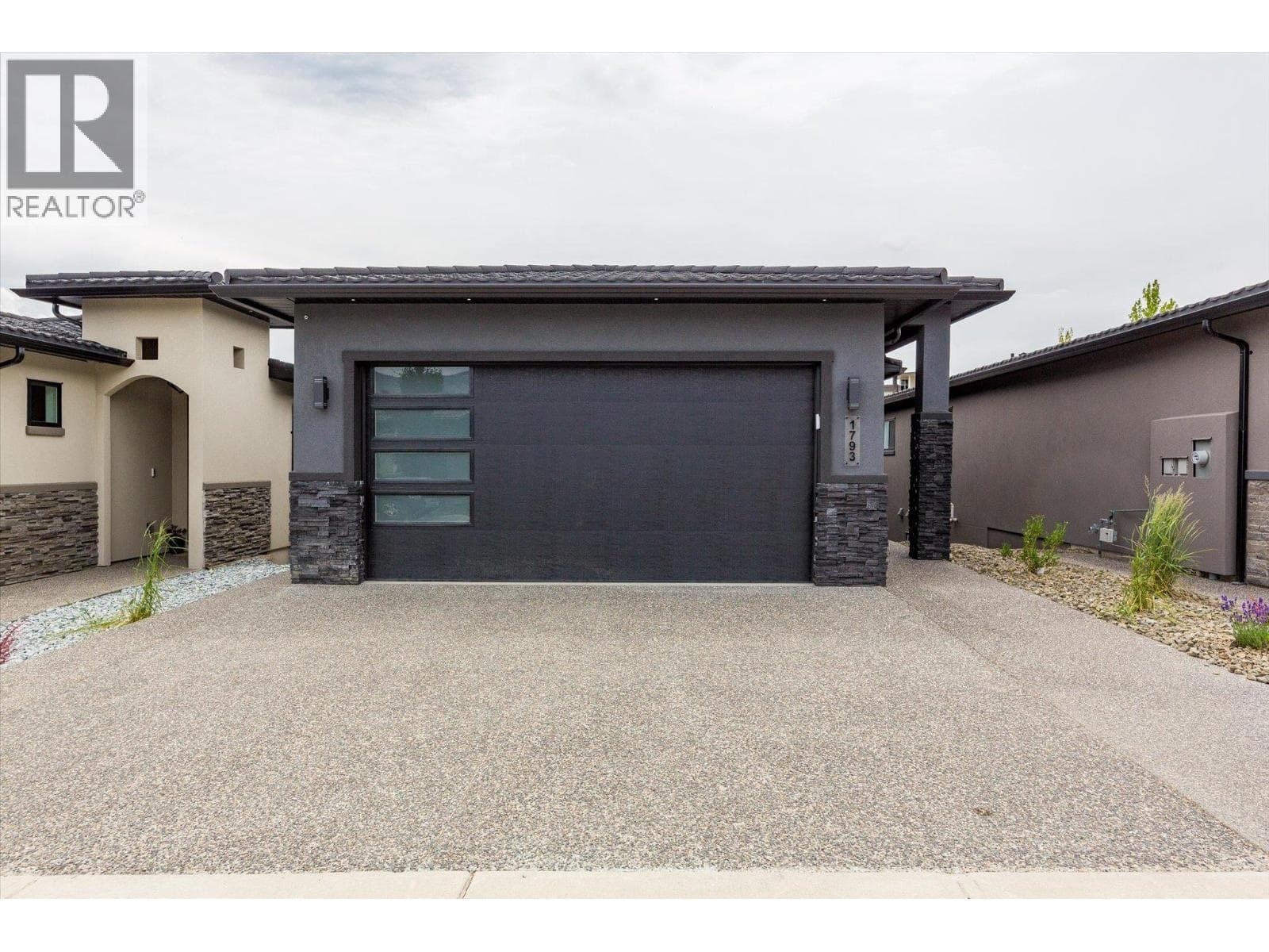 1793 Viewpoint Drive photo 2