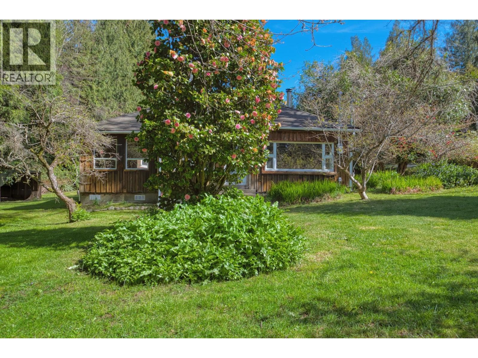 8200 REDROOFFS ROAD photo 3