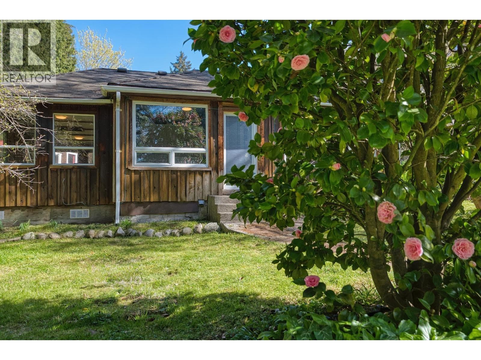 8200 REDROOFFS ROAD photo 4