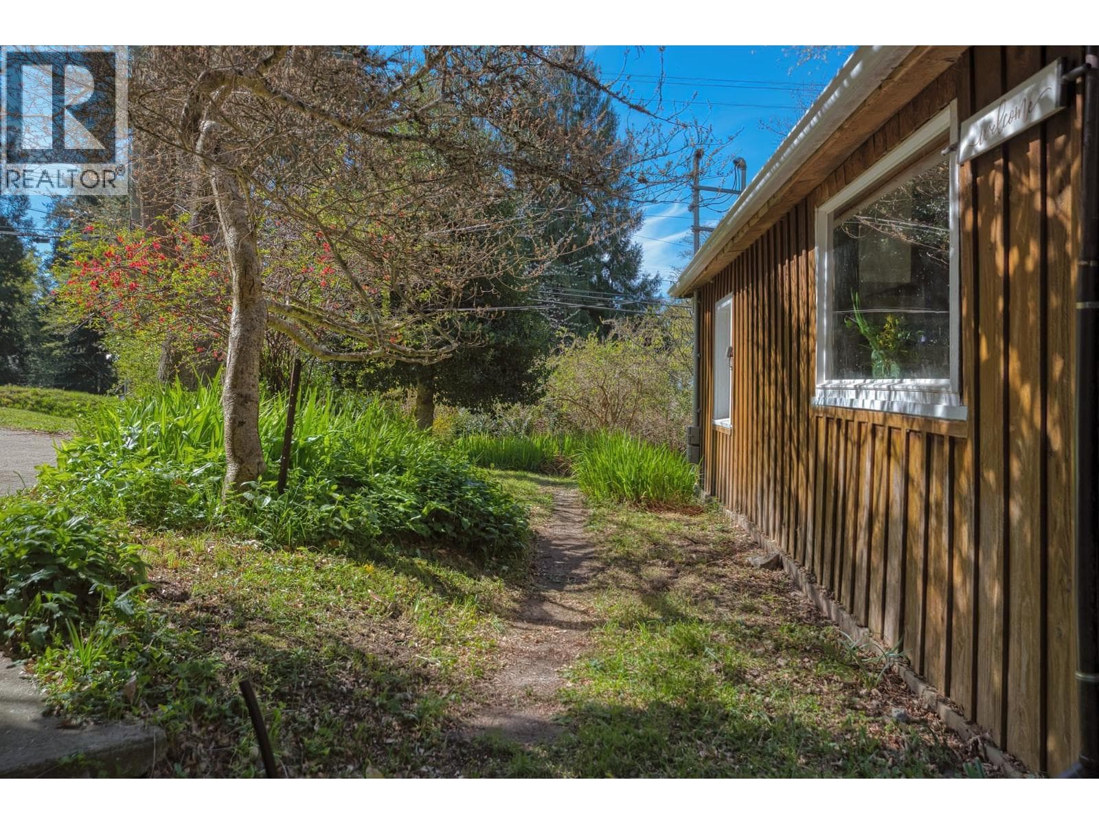 8200 REDROOFFS ROAD photo 5