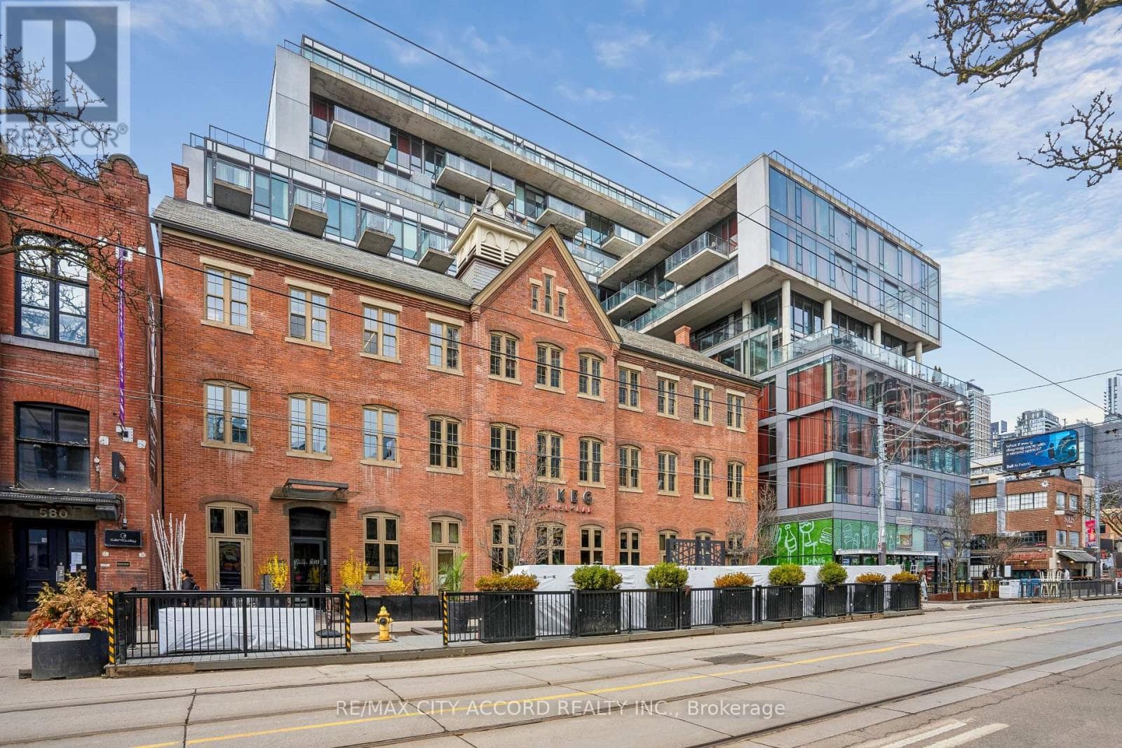 1 bed 1 bath single family at 718 - 560 KING STREET W — $505,000