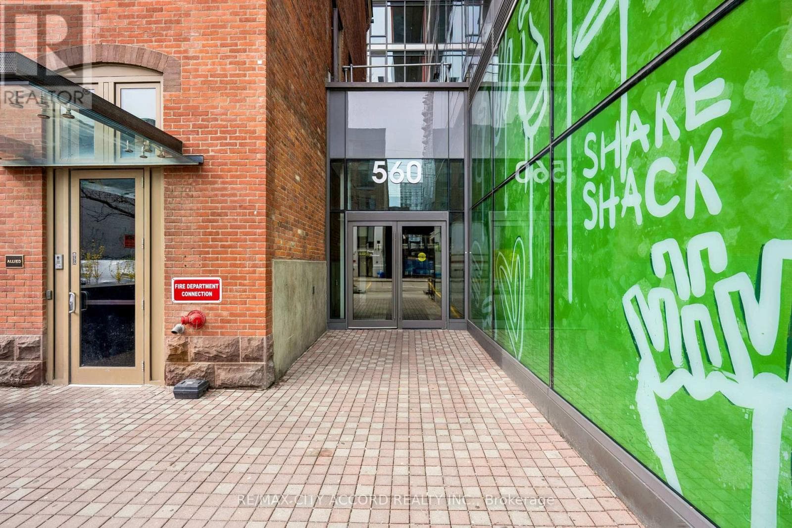 718 - 560 KING STREET W photo 5