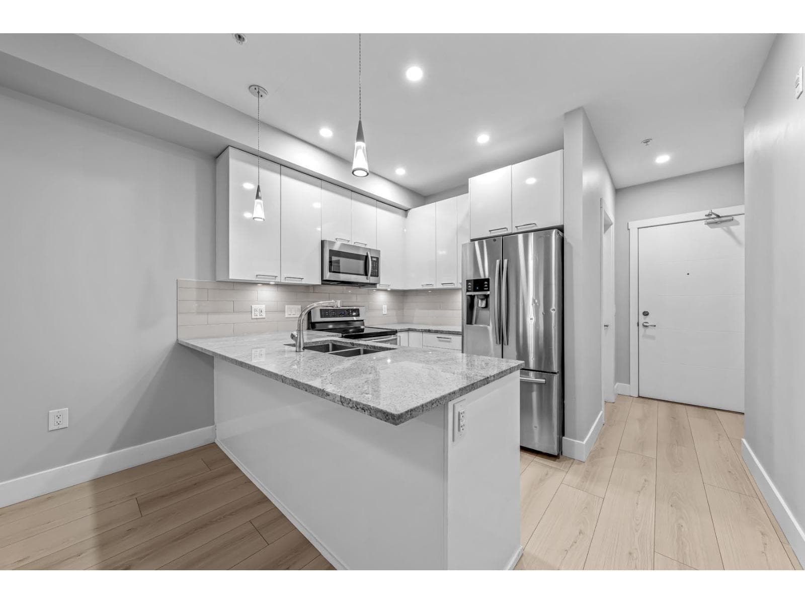 208 20175 53 AVENUE photo 3
