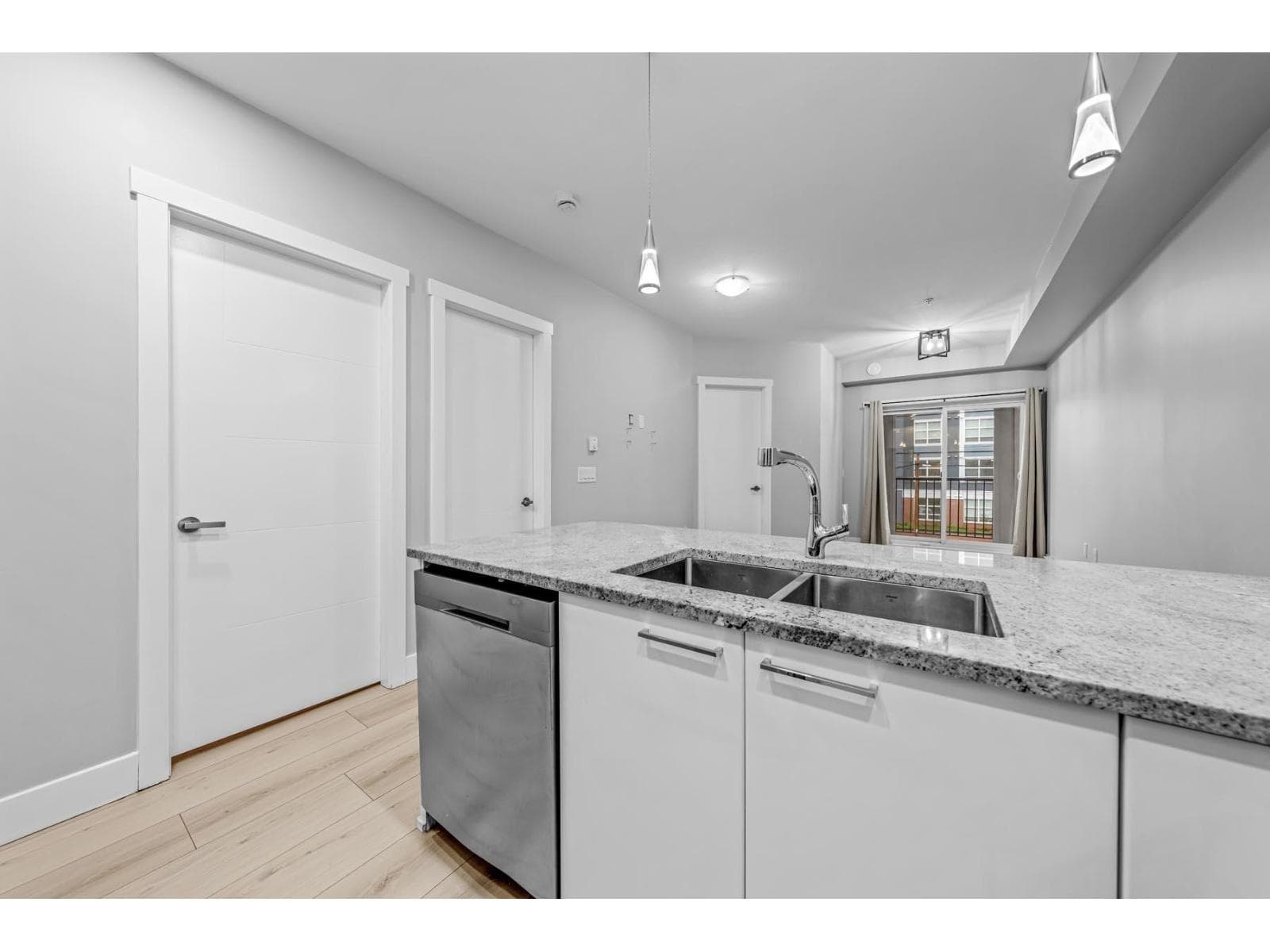 208 20175 53 AVENUE photo 4