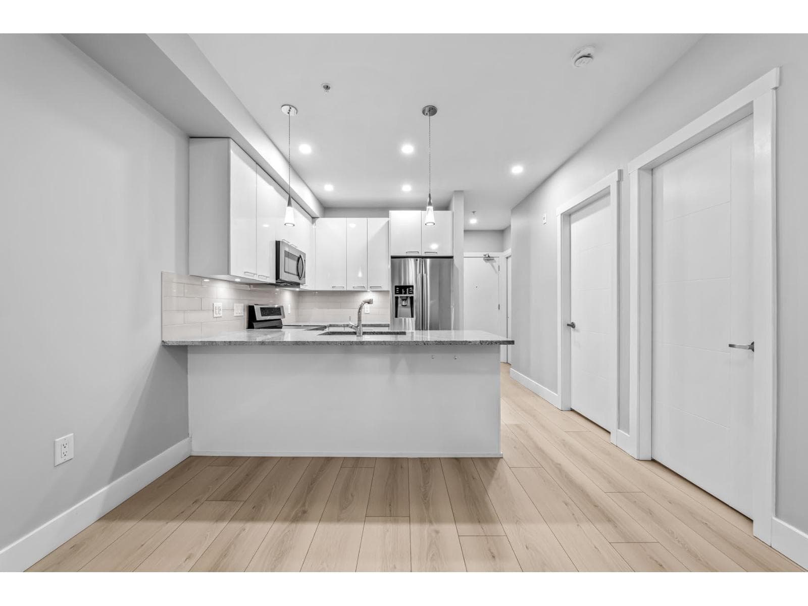 208 20175 53 AVENUE photo 5