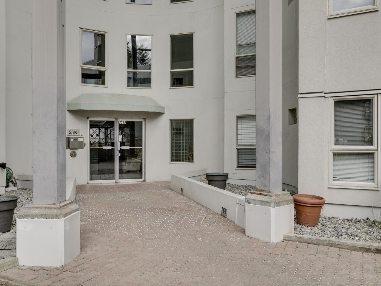 404 2585 WARE STREET photo 5