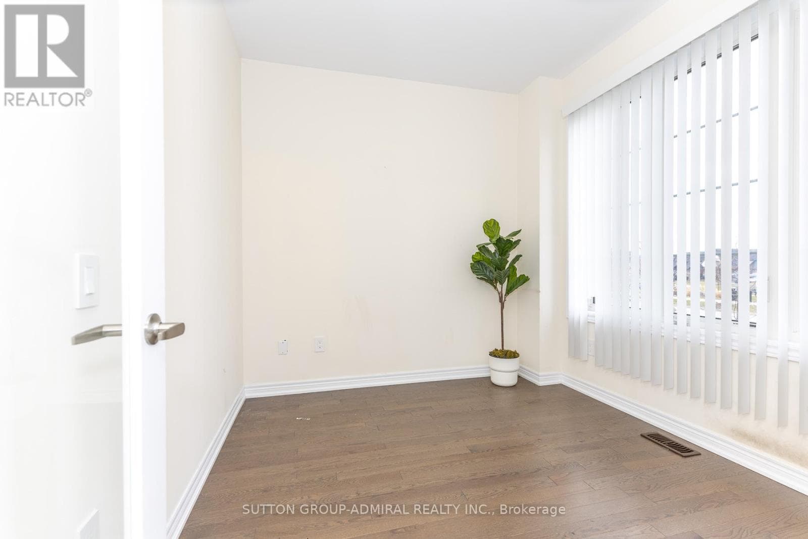30 ALBERT SPENCER AVENUE photo 3