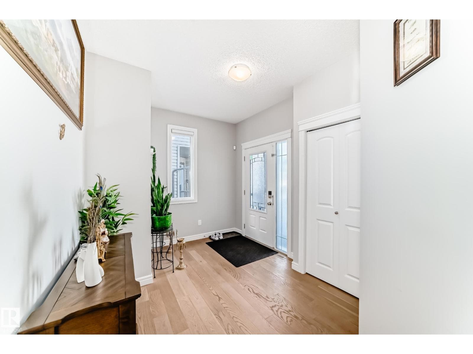 22407 99 AV NW photo 3
