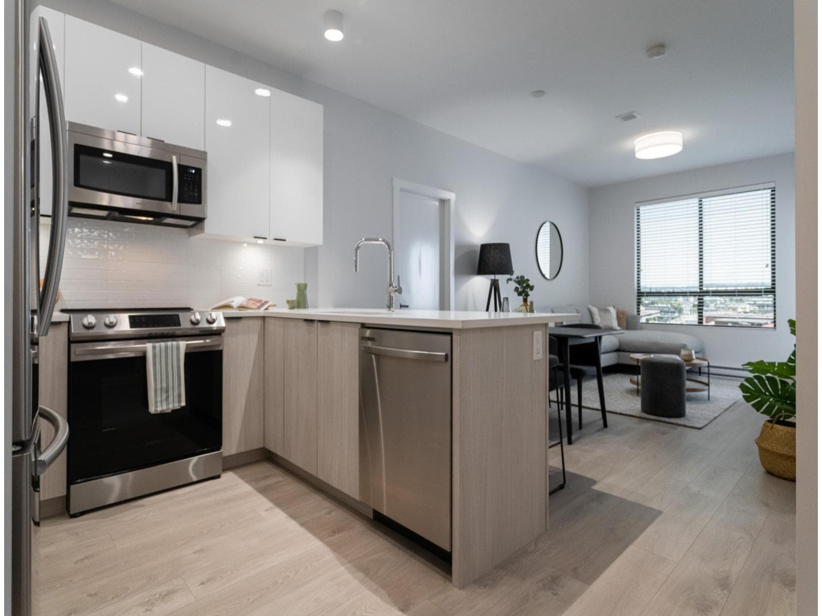 613 13458 95 AVENUE photo 2
