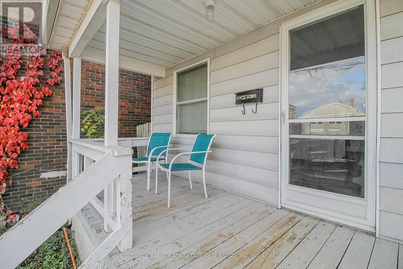 215 BURGAR STREET photo 3