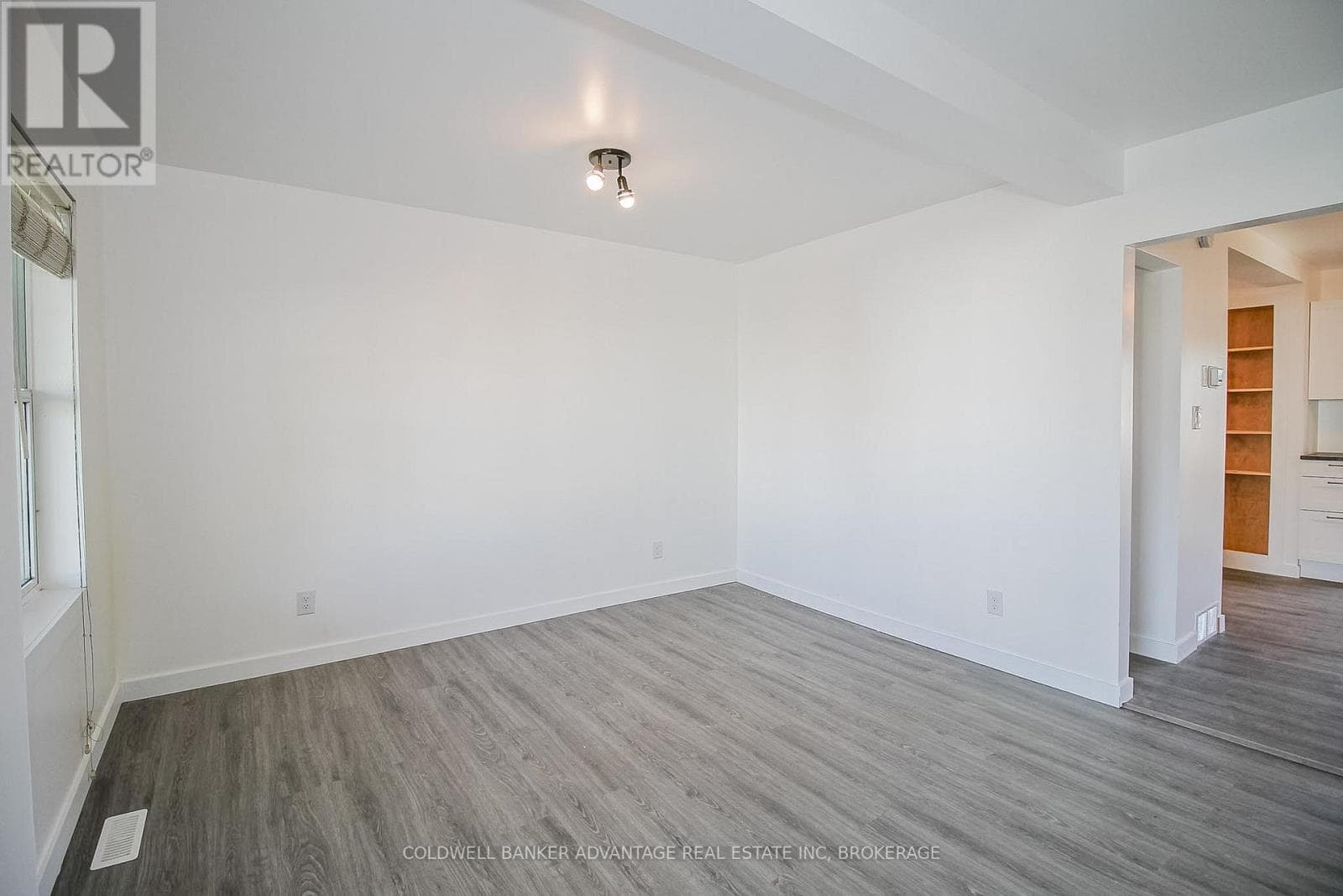 215 BURGAR STREET photo 4
