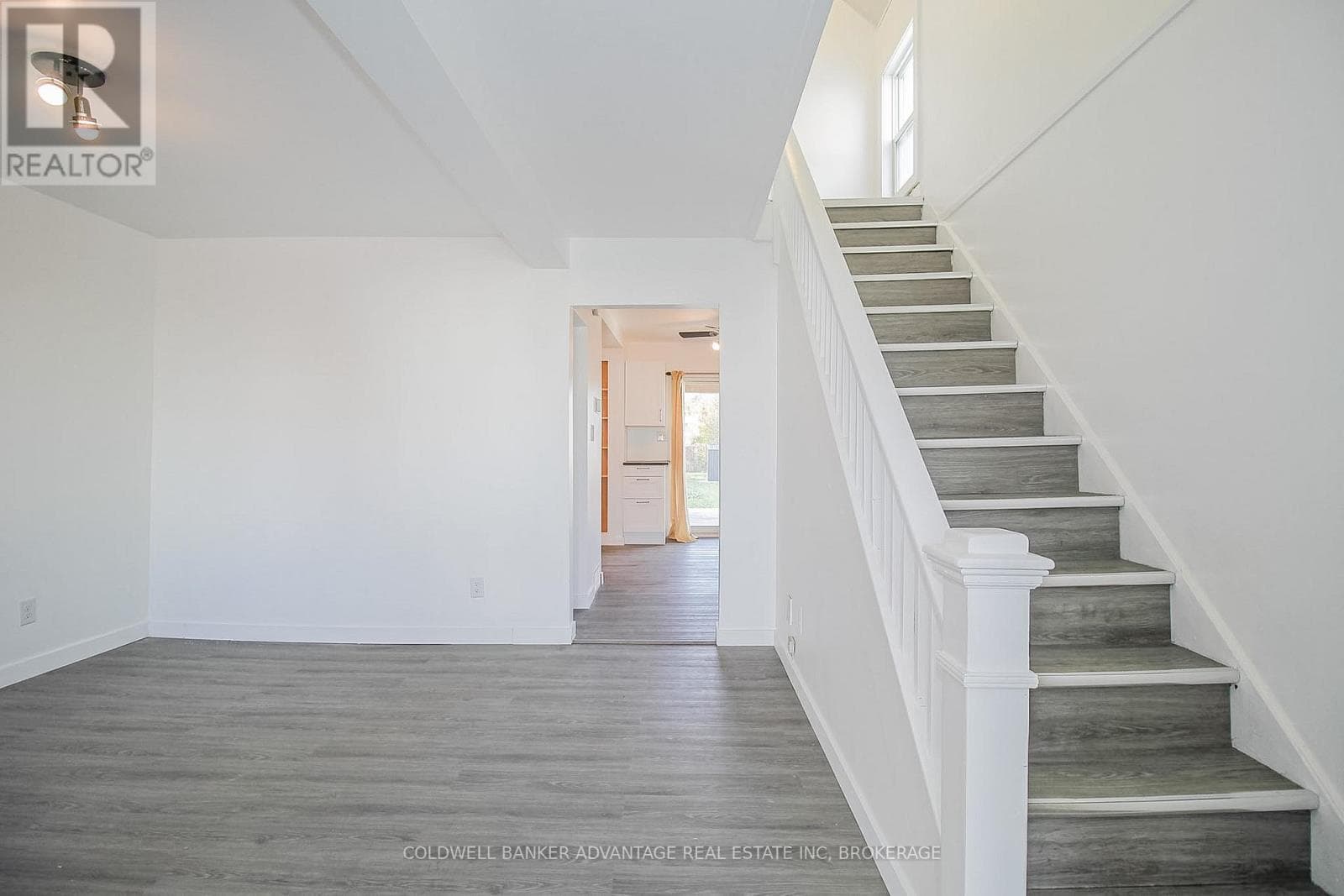215 BURGAR STREET photo 5