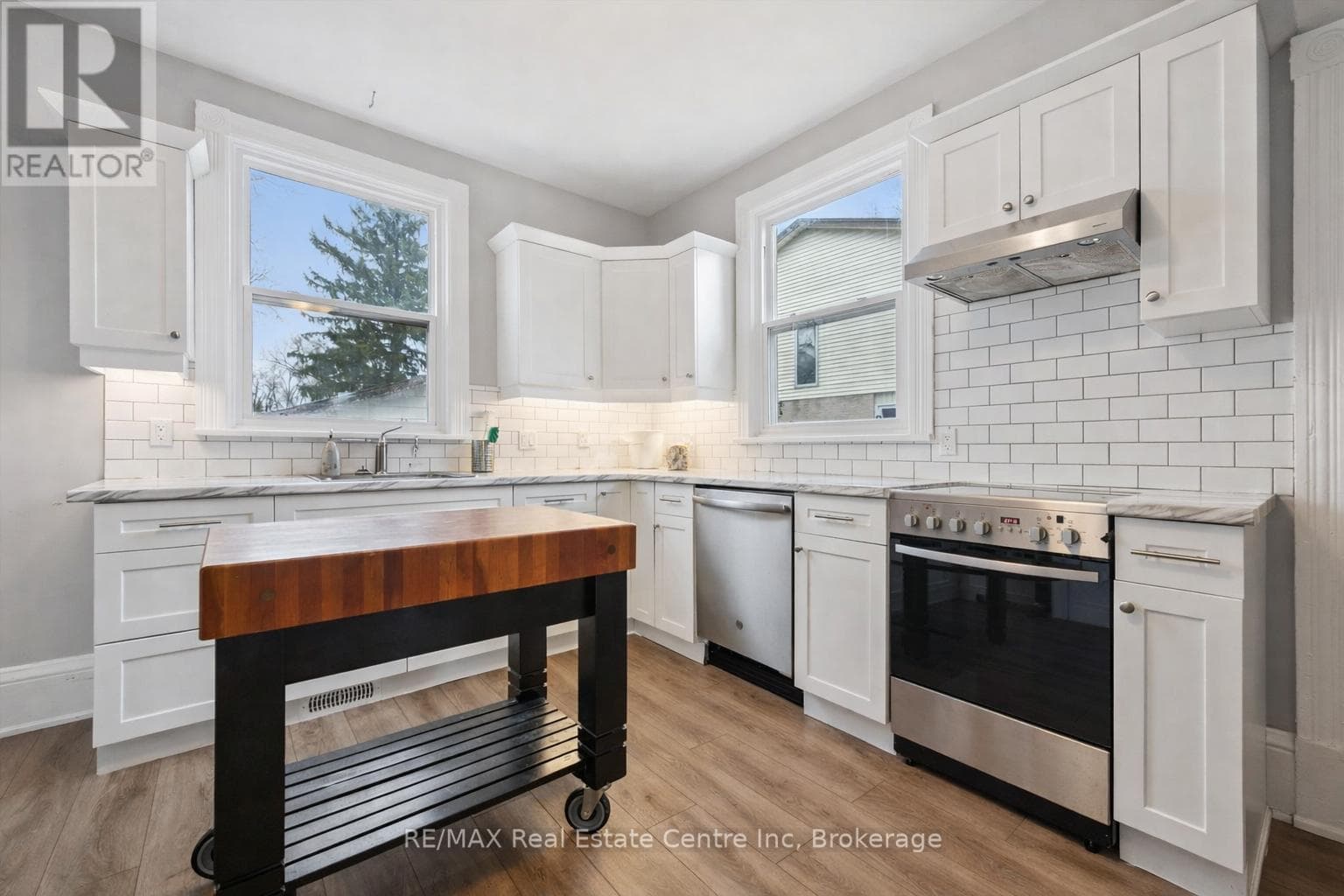 2 bed 3 bath single family at 29 CRIMEA STREET — $850,000