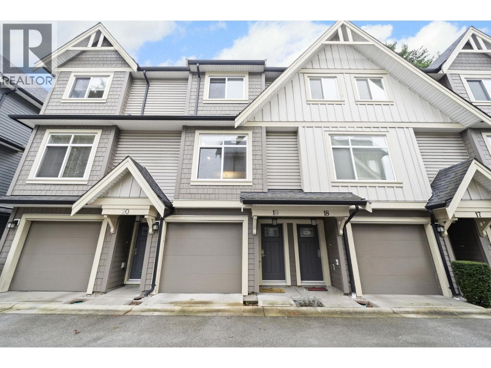 19 6033 WILLIAMS ROAD photo 2