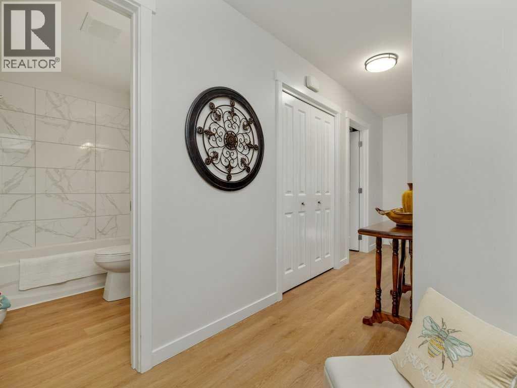318 Whispering Way photo 4