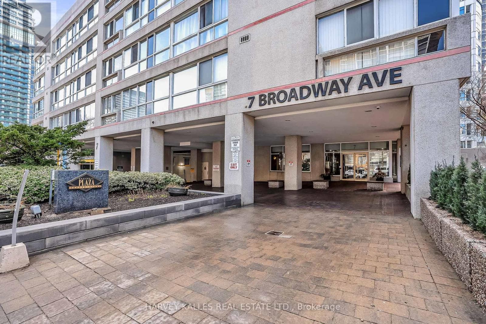 609 - 7 BROADWAY AVENUE photo 2