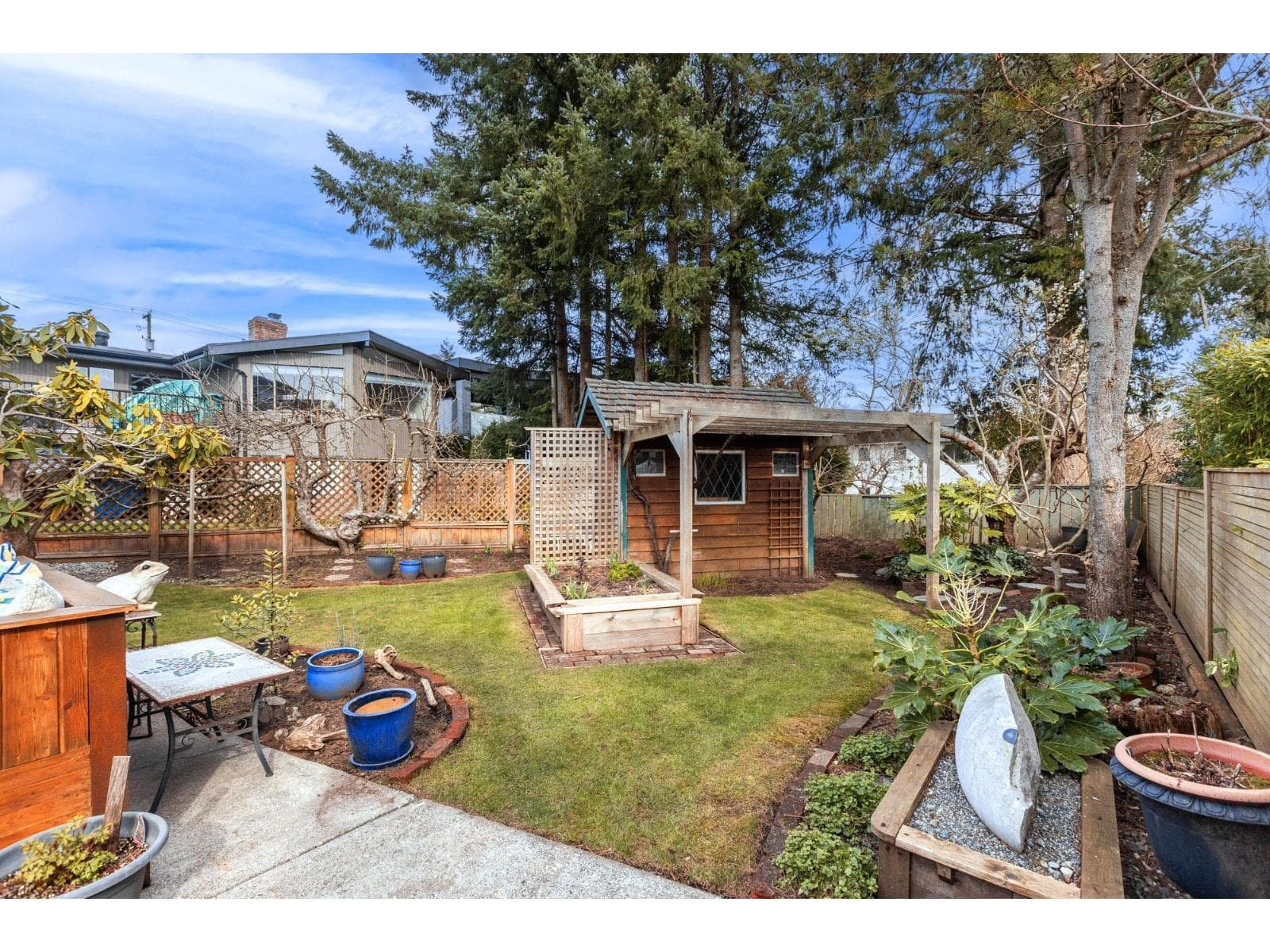 1196 HABGOOD STREET photo 4