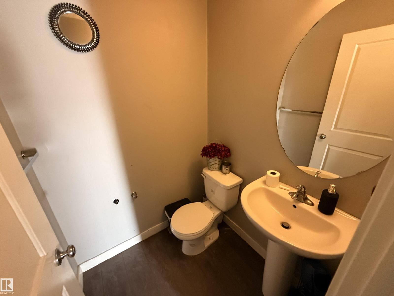 3317 11 AV NW photo 2