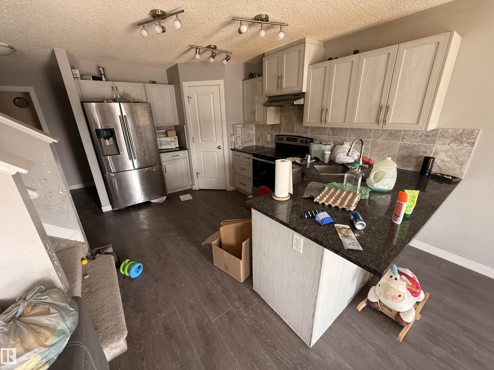 3317 11 AV NW photo 5