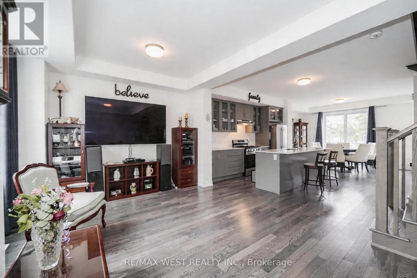 7 FOLCROFT STREET W photo 3