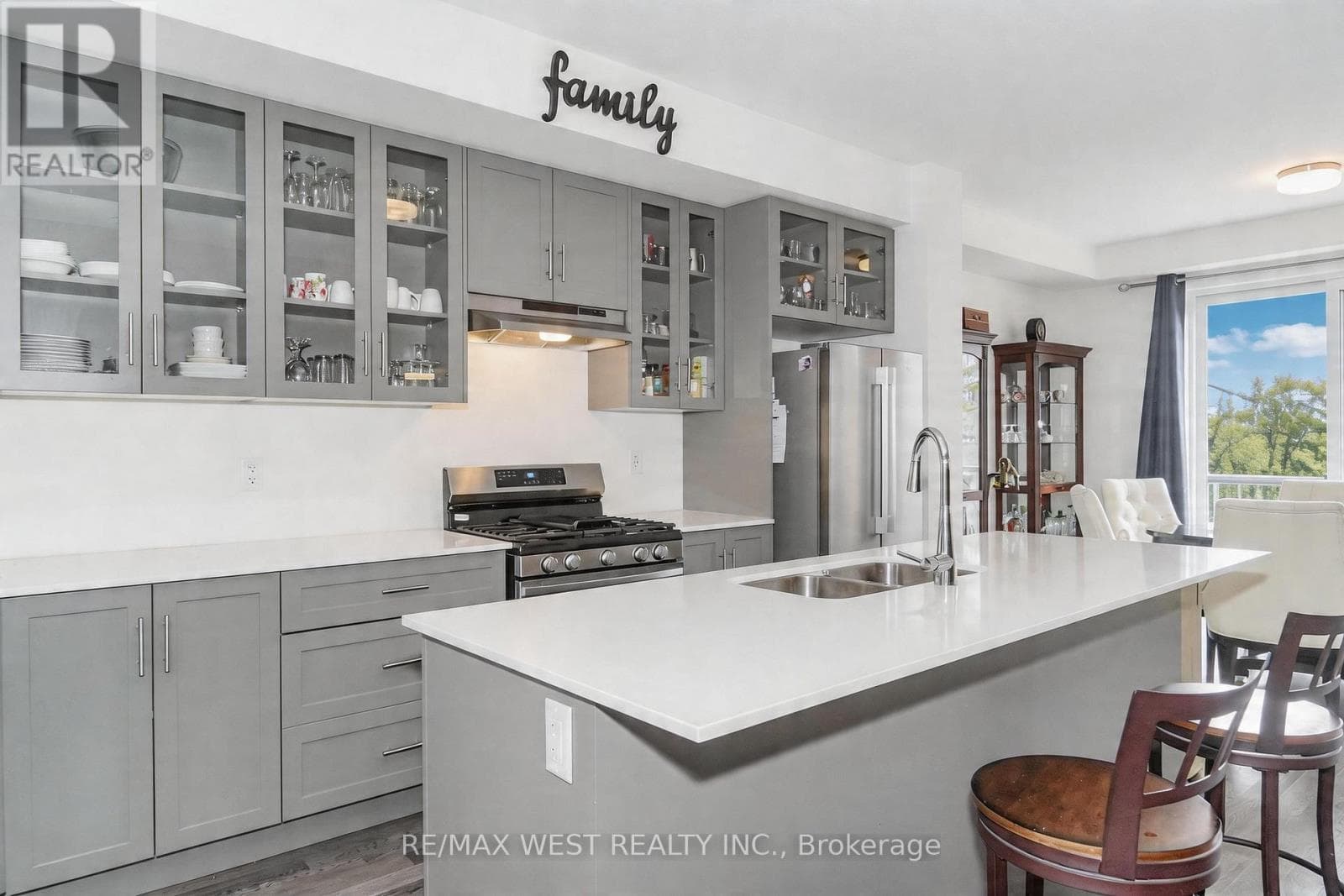 7 FOLCROFT STREET W photo 4