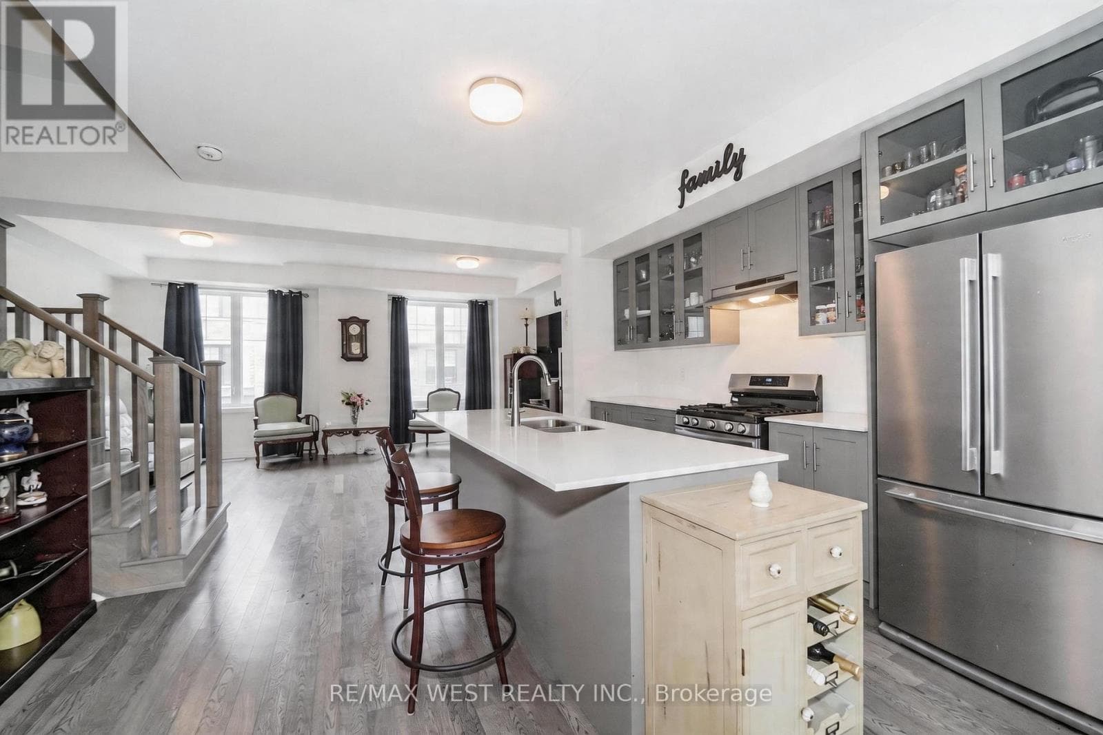 7 FOLCROFT STREET W photo 5