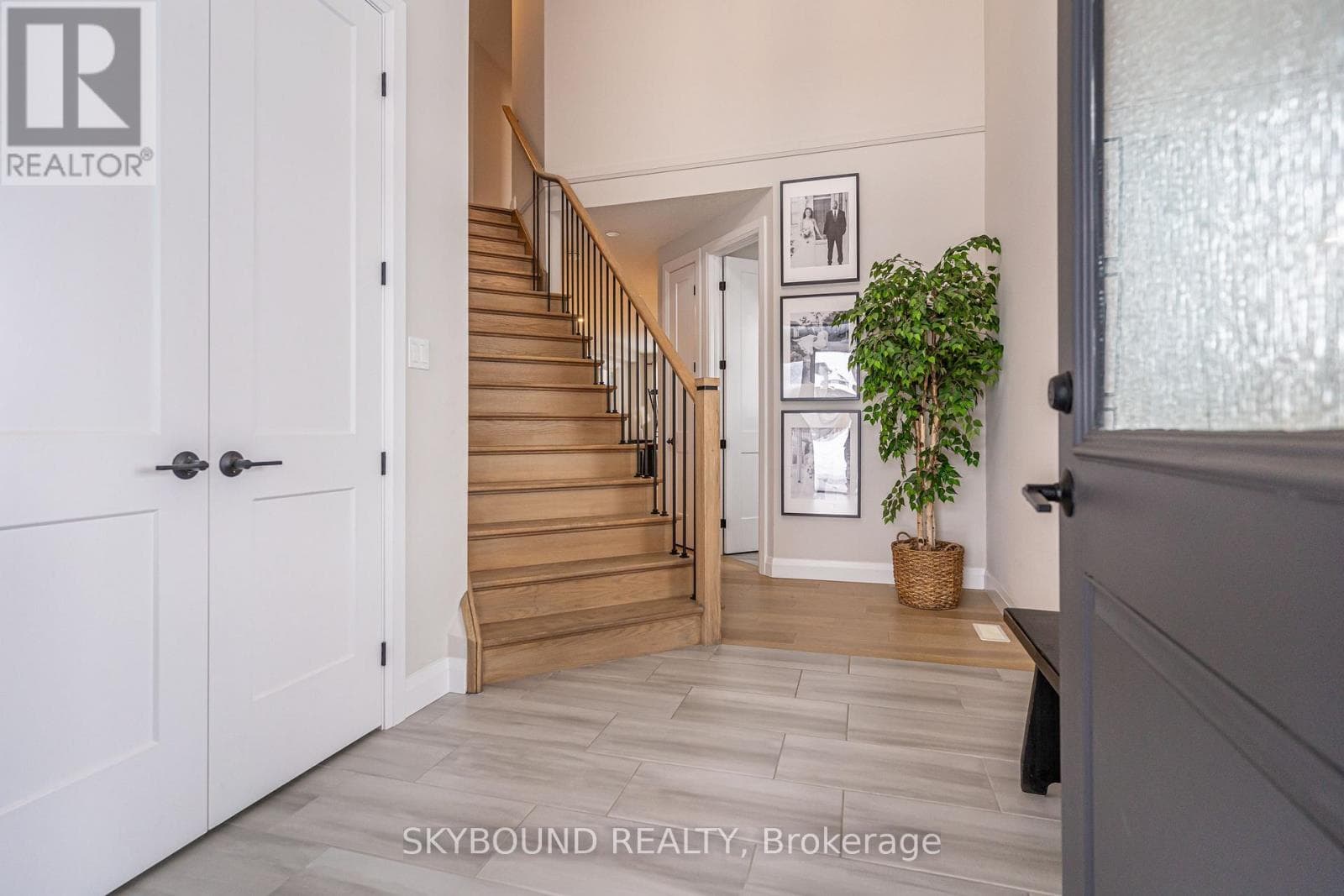 1 TINDALL CRESCENT photo 3