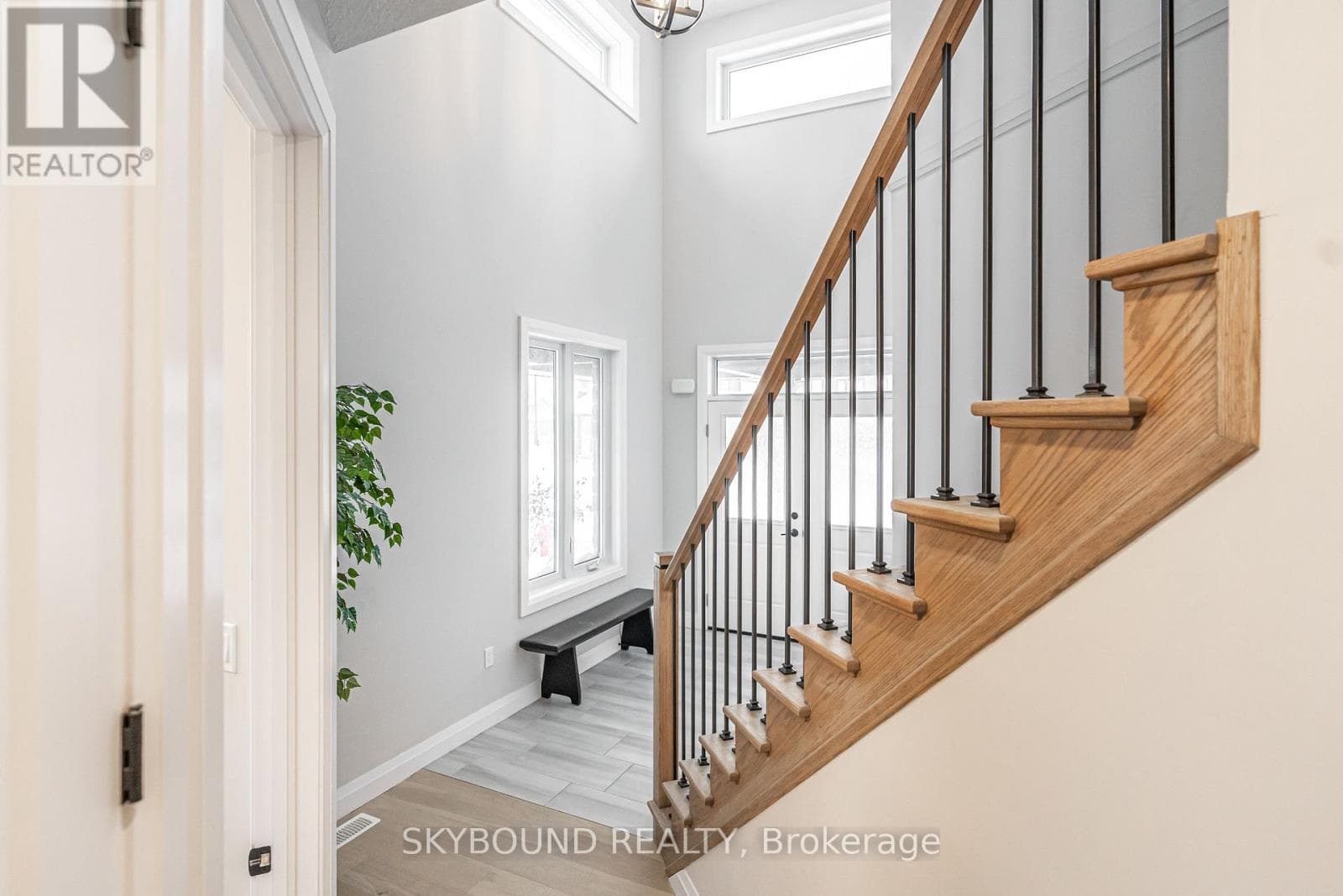 1 TINDALL CRESCENT photo 4