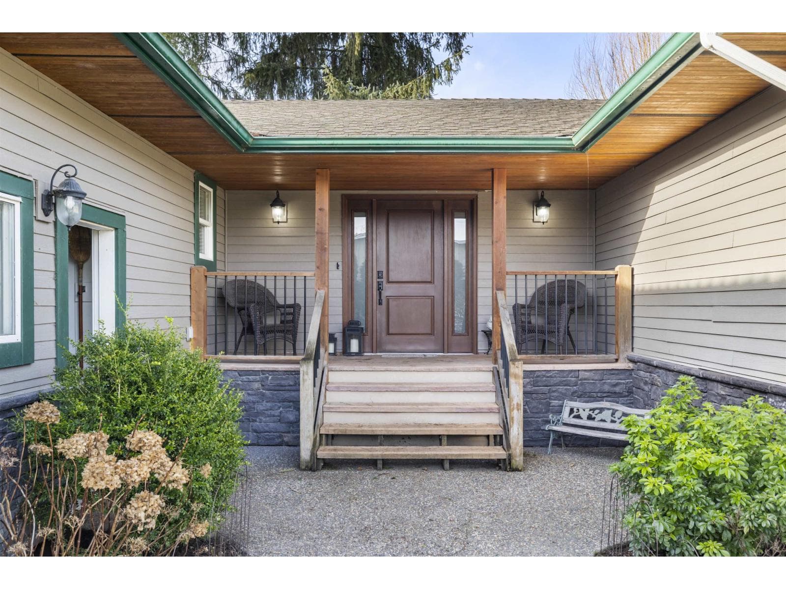 22285 64 AVENUE photo 2