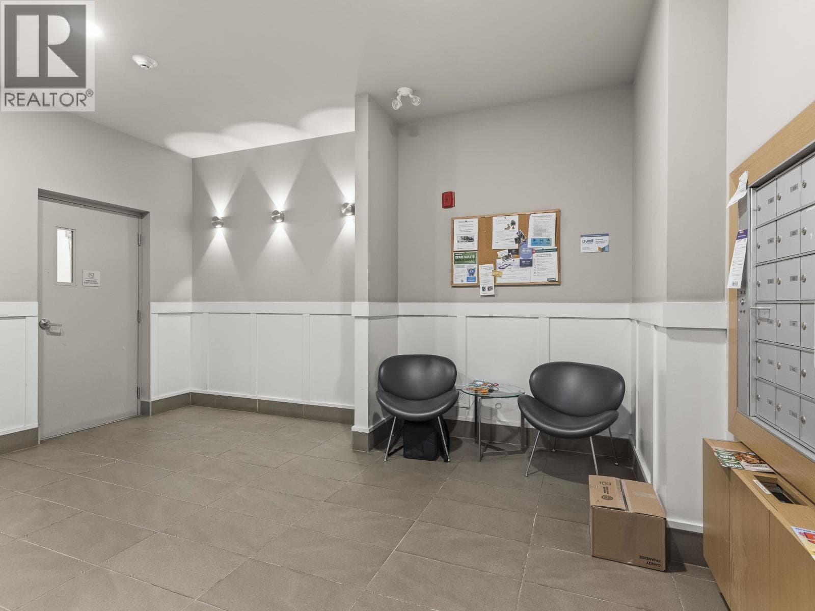 302 688 E 19 AVENUE photo 2