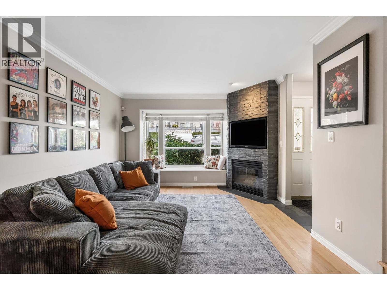 104 225 E 6TH STREET photo 2