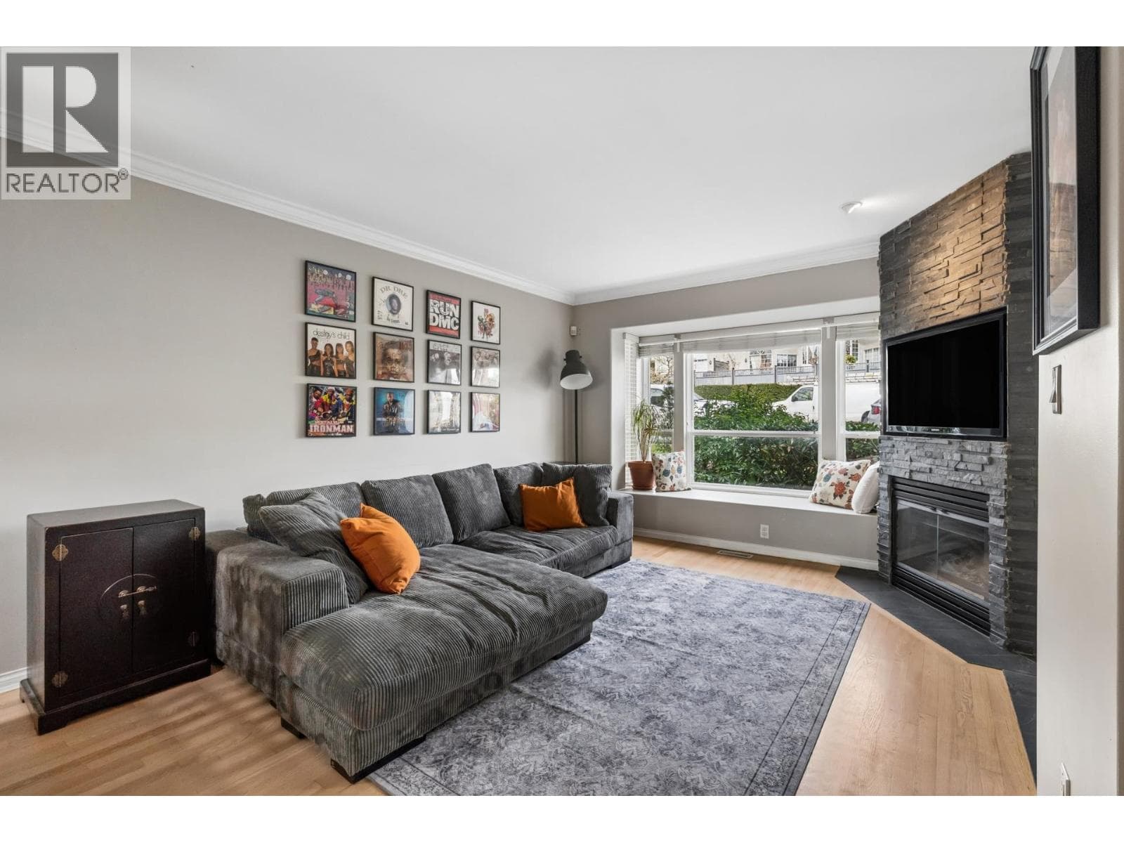 104 225 E 6TH STREET photo 3