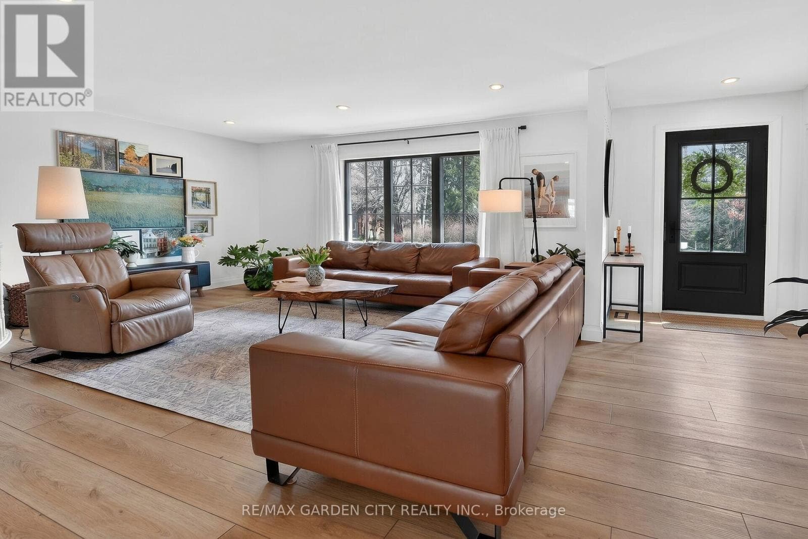 377 CANBORO ROAD photo 2