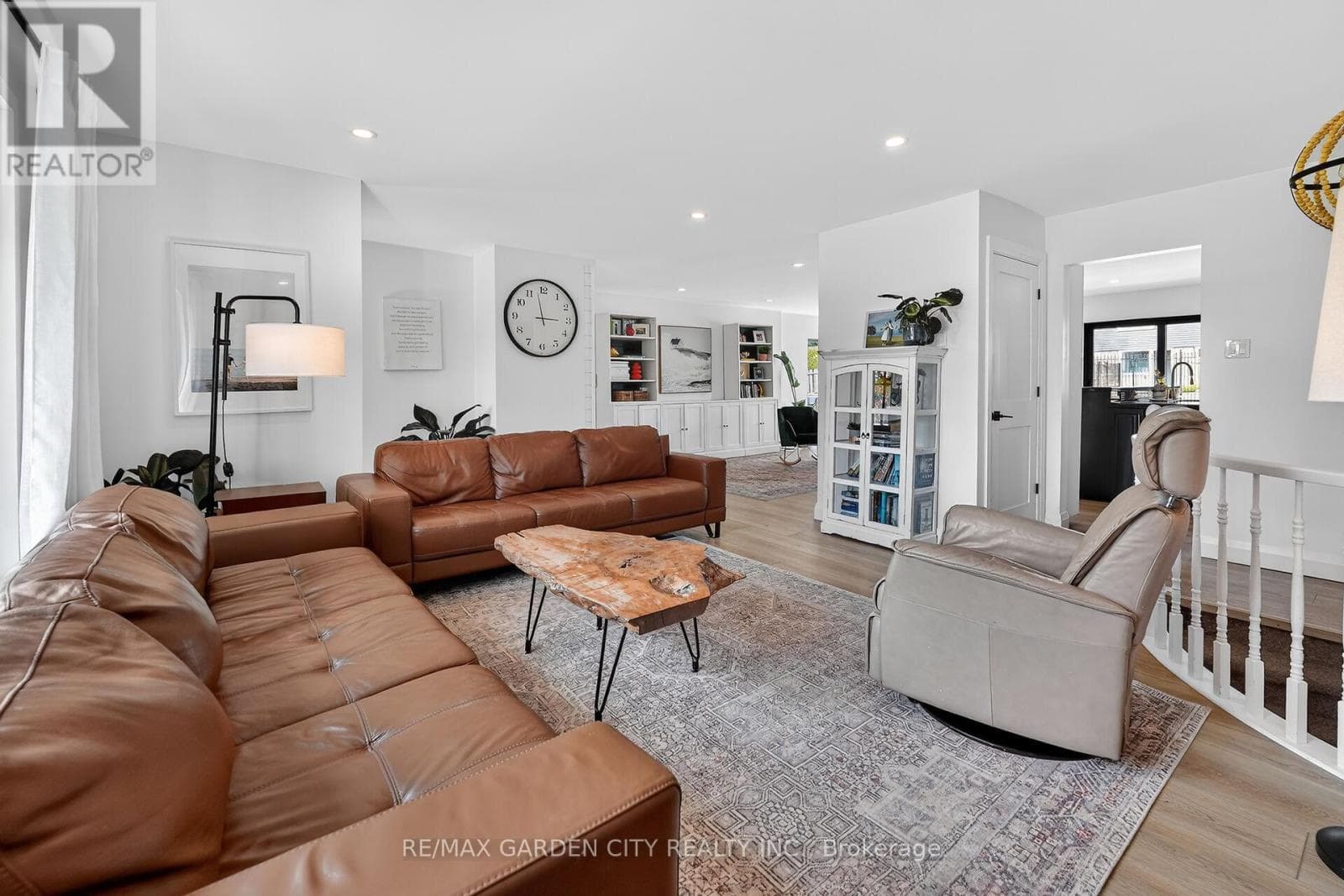 377 CANBORO ROAD photo 3