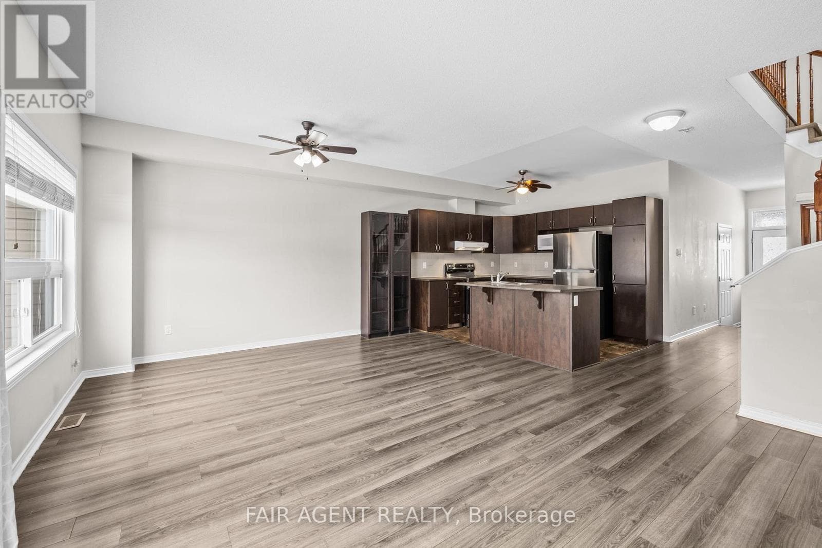 165 DAHLIA STREET photo 5