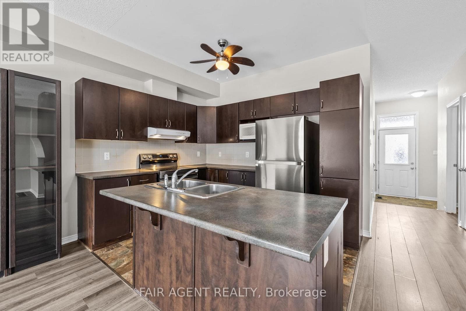 165 DAHLIA STREET photo 4
