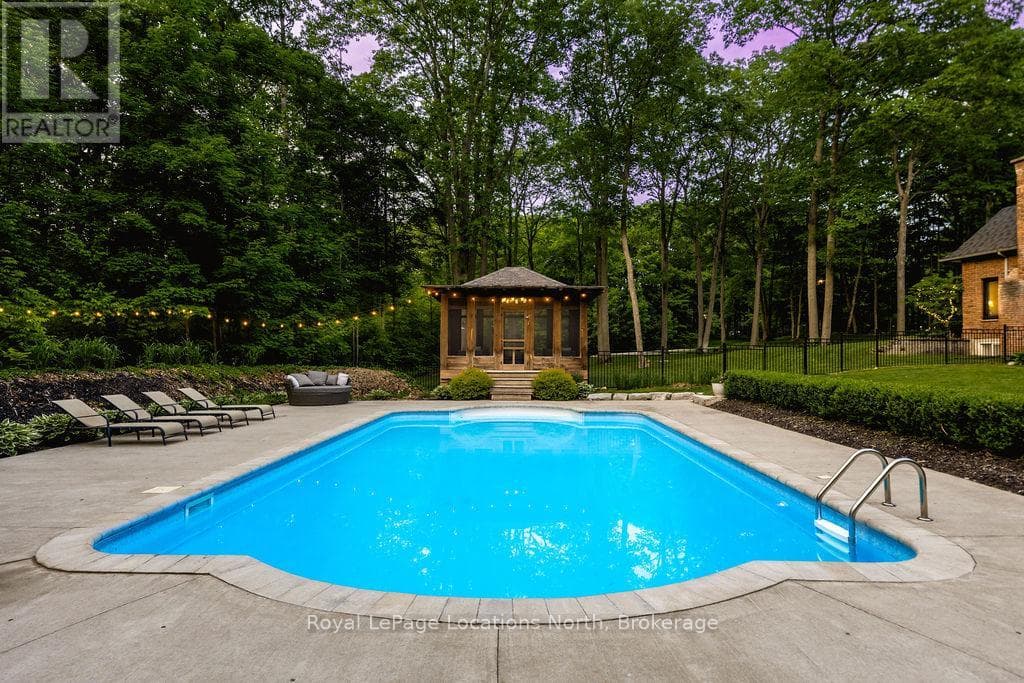 18 MILLS CIRCLE photo 5