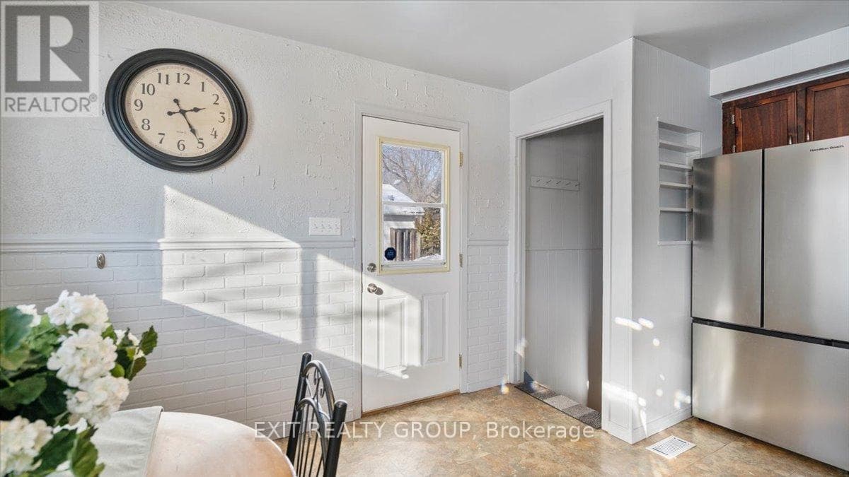 84 CHATTERTON VALLEY CRESCENT photo 3