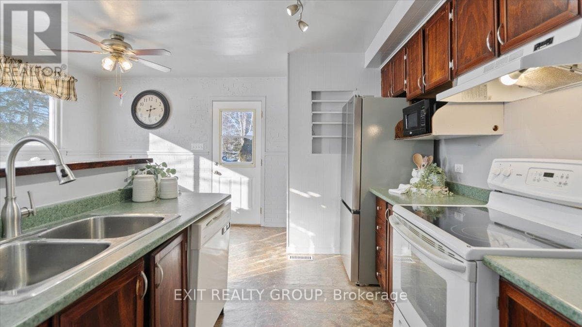 84 CHATTERTON VALLEY CRESCENT photo 4