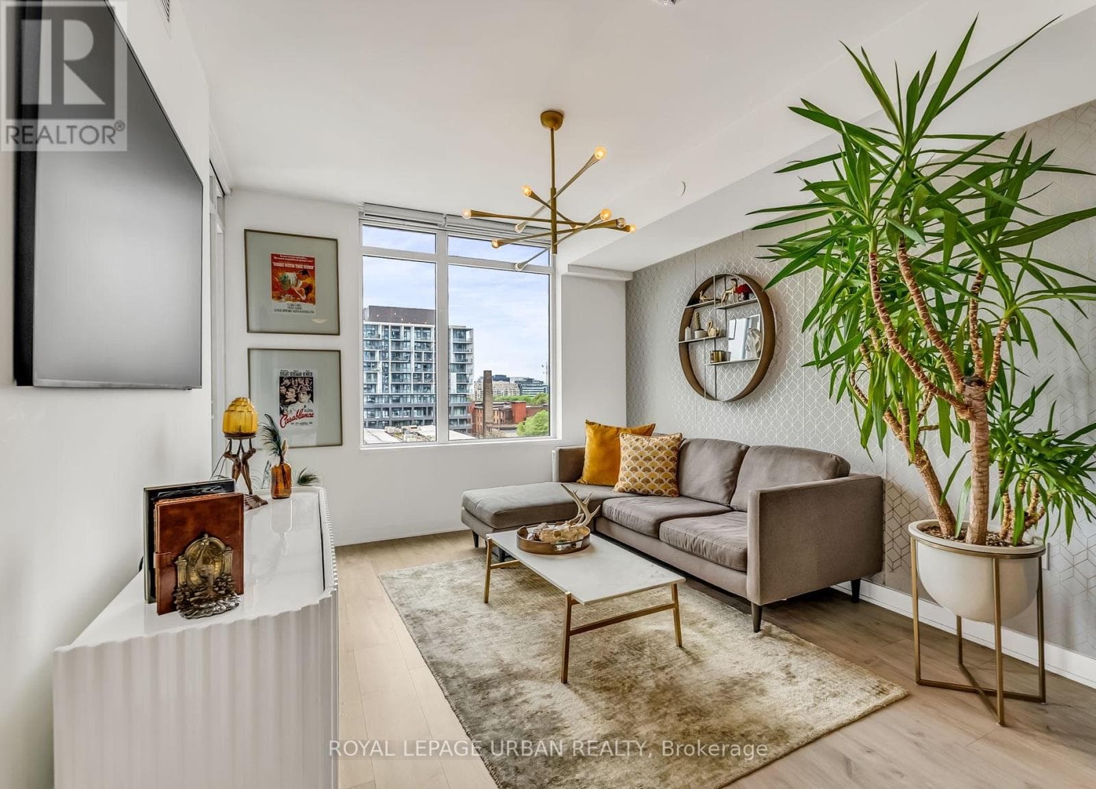 1 bed 1 bath single family at 611 - 27 BATHURST STREET — $569,999