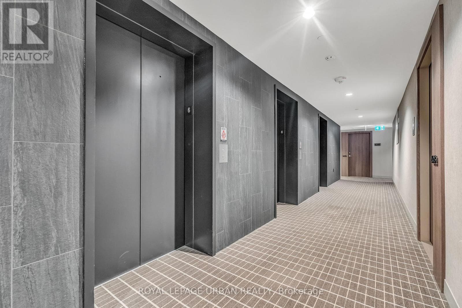 611 - 27 BATHURST STREET photo 4